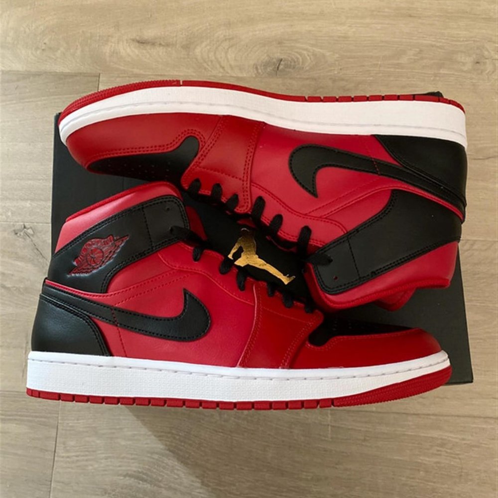 Air Jordan 1 Mid. Brand new.Gym Red/black-White